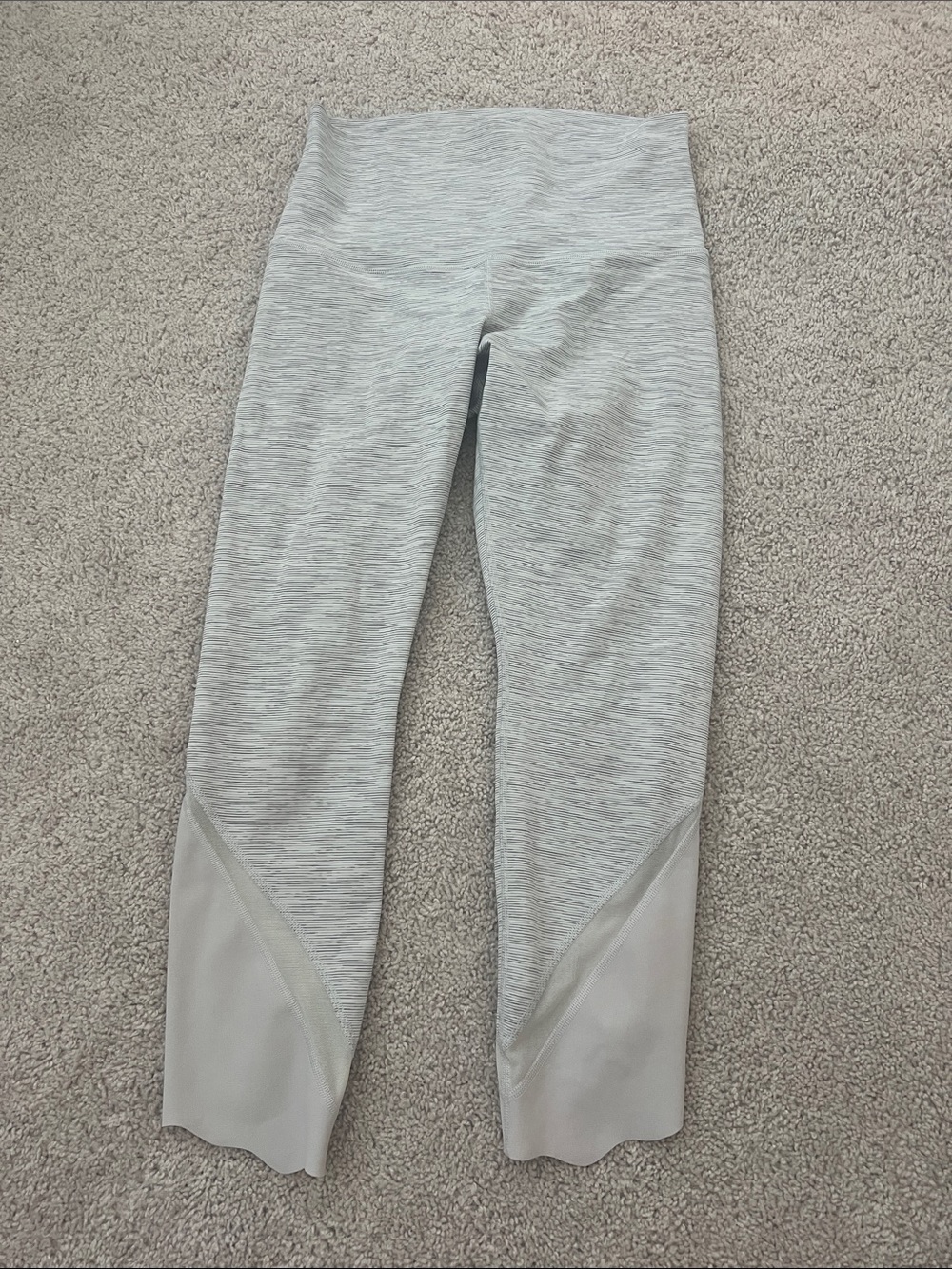 Lululemon capri leggings grey white size 6